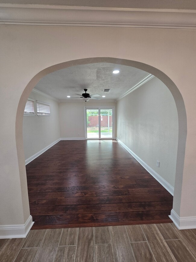 Photo - 719 Burke Rd