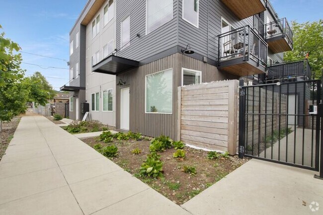 Building Photo - Sunnyside 12 Apartments Available! 1 bed, ...