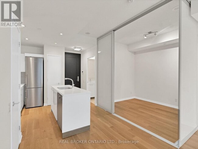 Photo - 90 Park Lawn Rd Unité 902