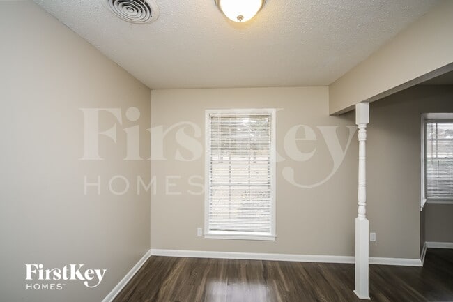 Photo - 2901 Clarke Rd