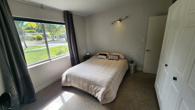 Photo - 565 NW 128th St