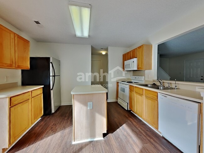 Photo - 109 Peterborough Dr