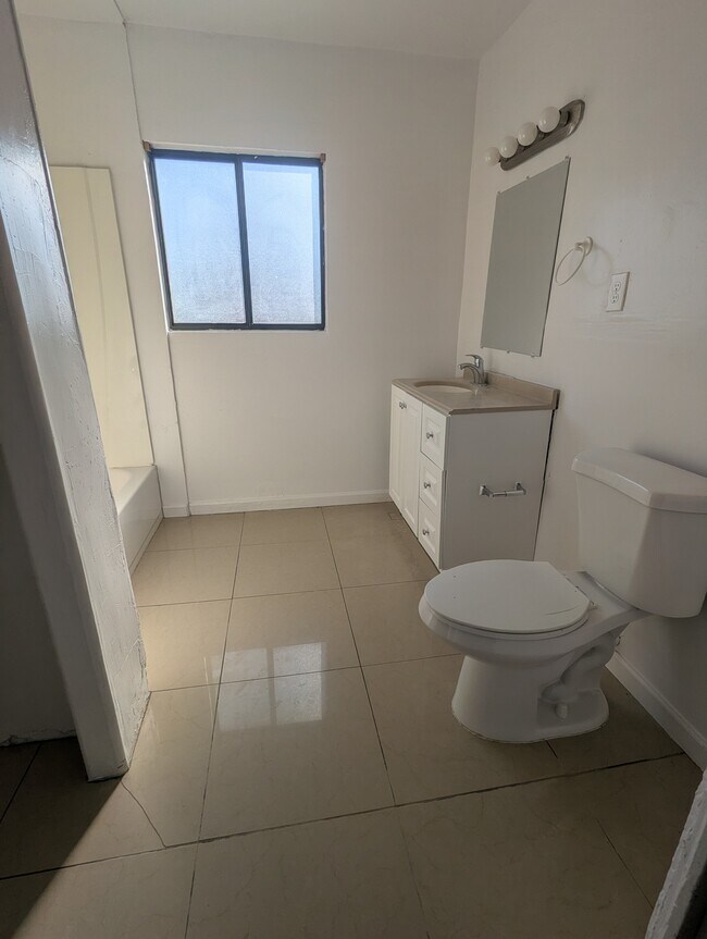 Baño - 2201 N 22nd St Unidad B