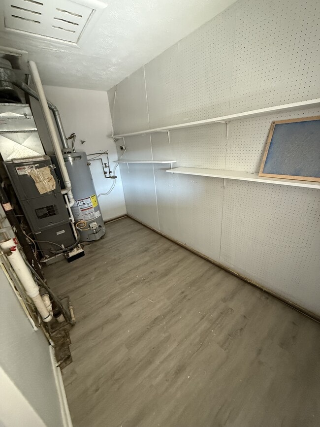 Photo - 1645 W Elm St