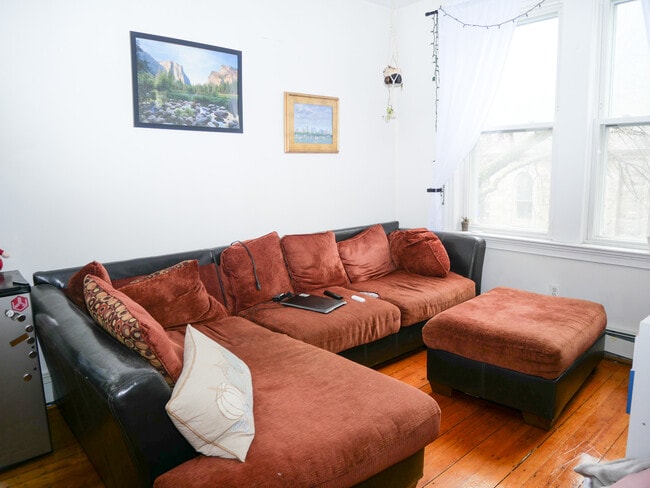 Photo - 237 W 3rd St