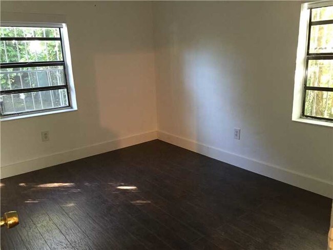 Photo - 511 NE 62nd St