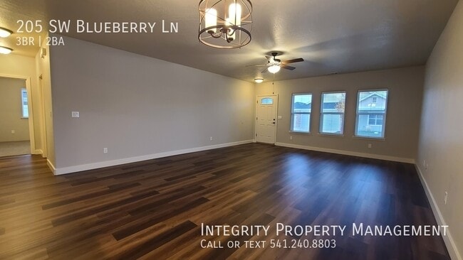 Photo - 205 SW Blueberry Ln