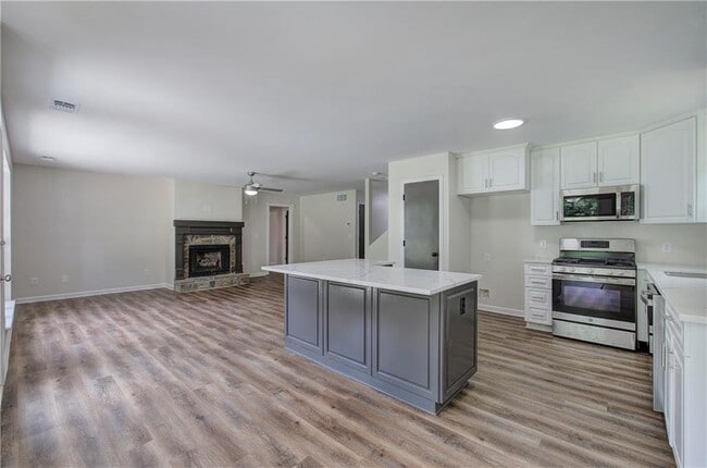 Photo - 4100 Chanticleer Dr NW