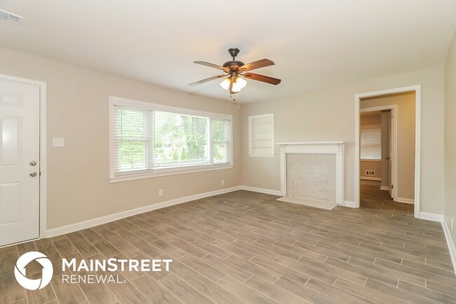 Photo - 1927 Addison Rd NE