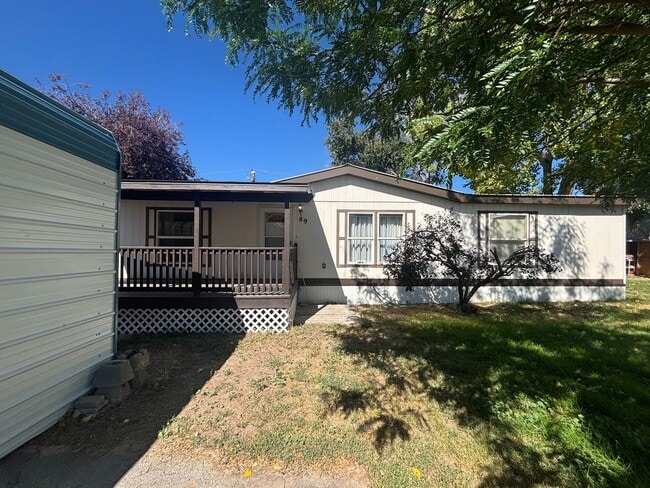 Building Photo - 3 Bedroom 2 bathroom Rental