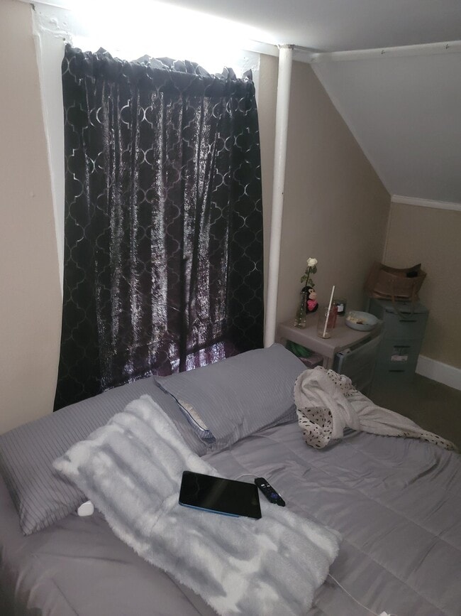 Building Photo - 232 Elm St