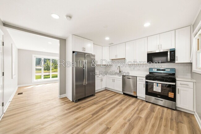 Photo - 2804 School Dr