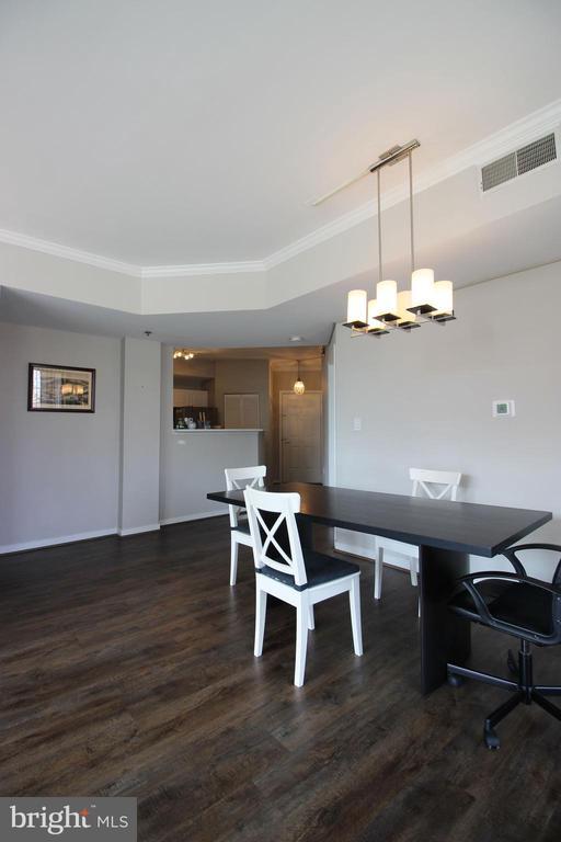 Photo - 1641 International Dr