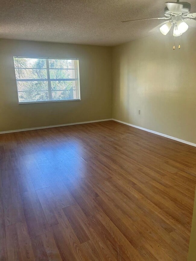 Photo - 4304 NW 9th Ave Unidad .