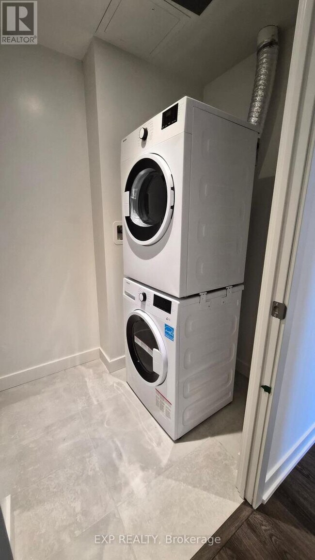 Photo - 448 Burnhamthorpe Rd W Unit 1206