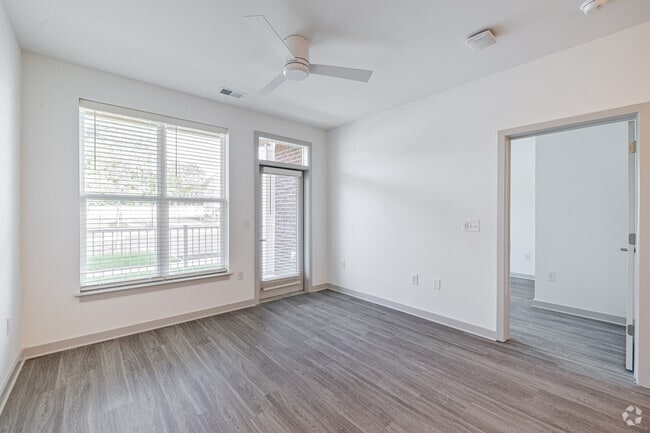 2BR, 2BA - 994SF - Living Room