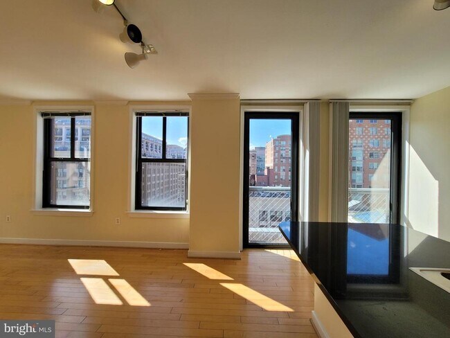 Photo - 631 D St NW Unidad 733