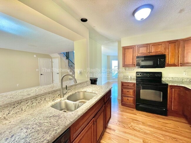 Photo - 1363 Wenlock Rd