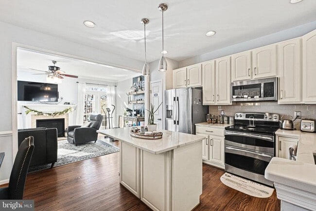 Building Photo - 41881 Precious Square Rental