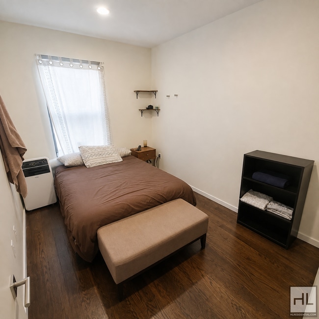 Photo - NOSTRAND AVENUE / Crown Heights / AVAIL SEPT 1st. Unidad 3R