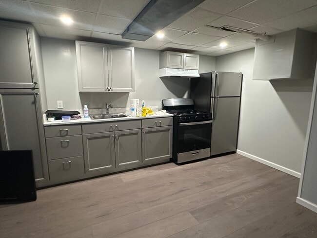 Cocina - 7041 Clinton St