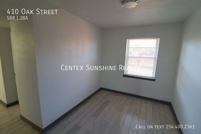 Photo - 410 Oak St