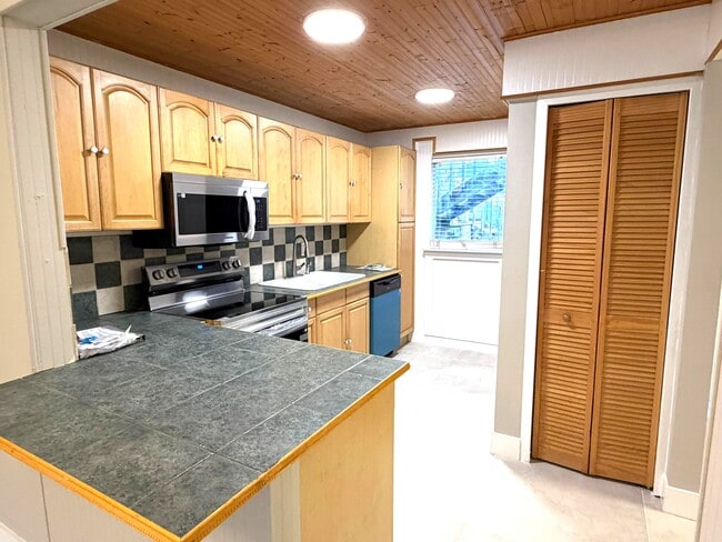 Building Photo - 701 SW 75th St Unit 103