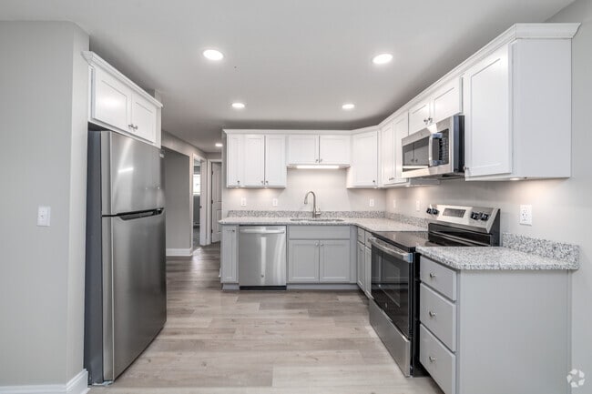 2BR, 1BA - 840SF - Kitchen