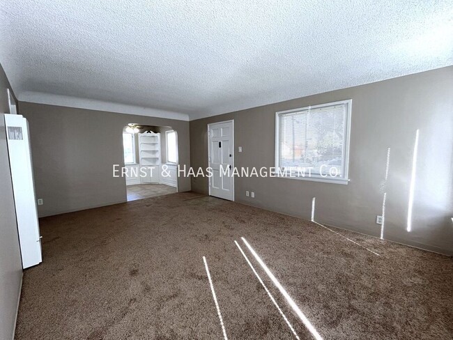 Photo - 5889 Rose Ave