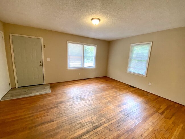 Photo - 106 Cantrell Dr