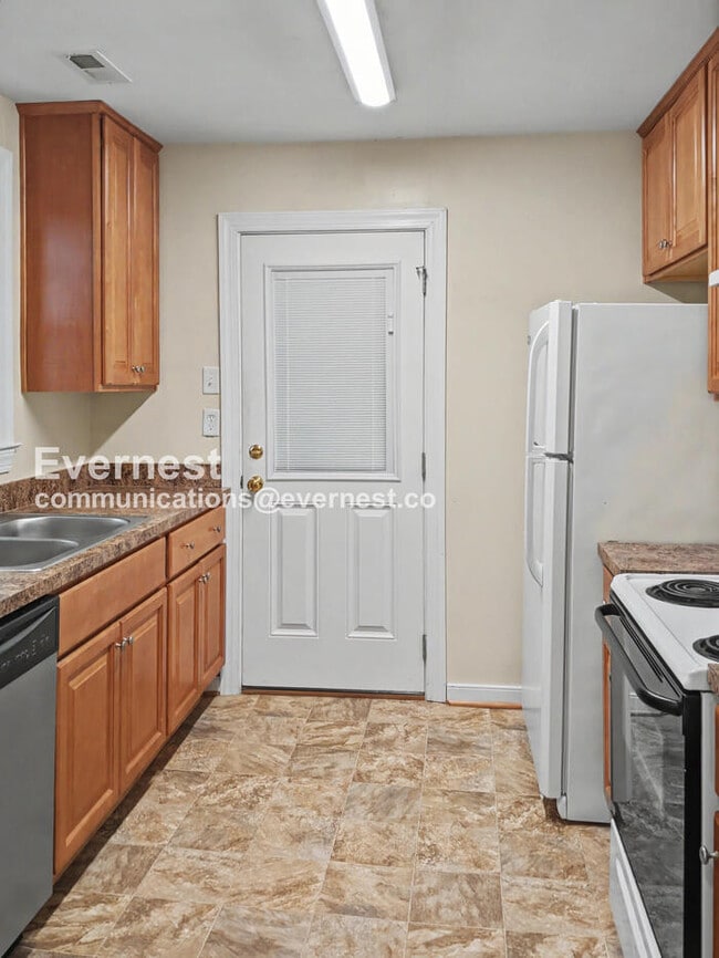 Photo - 907 Coleman Dr