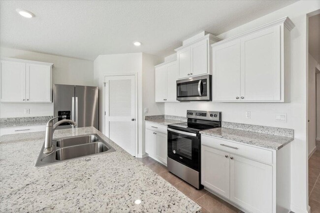 Photo - 925 Dugan CIR SE