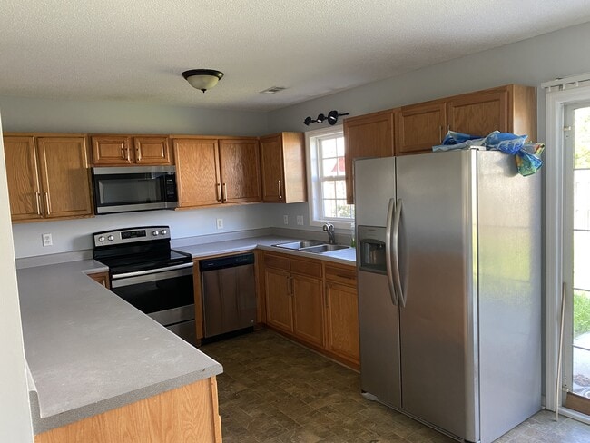 Photo - 105 Foxtrail Dr