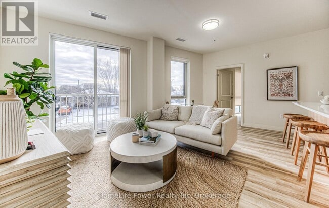 Photo - 301 Westmount Rd W