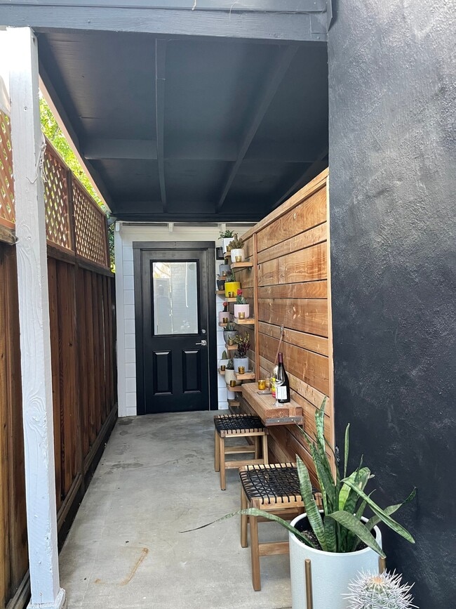 Photo - 463 Menker Ave