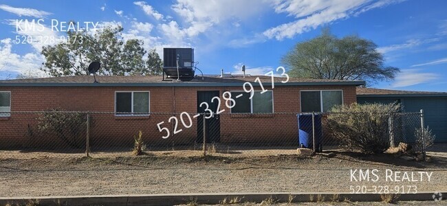 Building Photo - 2 bedroom 1 bath  Swan Rd & Speedway Blvd Rental