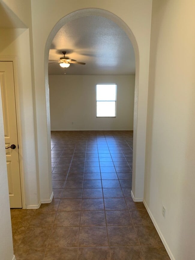 Photo - 4BD/2BA/2CG 1900 sf in Canyon de Flores subdivision, Sierra Vista, AZ