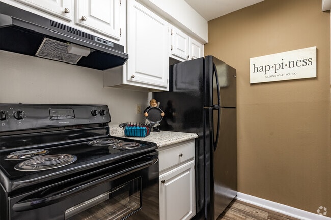 1 BR, 1 BR - 700SF