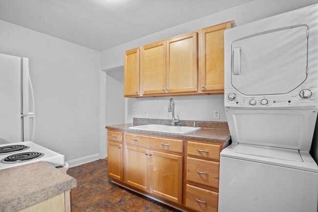 Photo - Renovated 2BR/1BA Condo close to shopping and the hospital