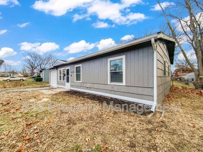 Photo - 2505 S 52 St