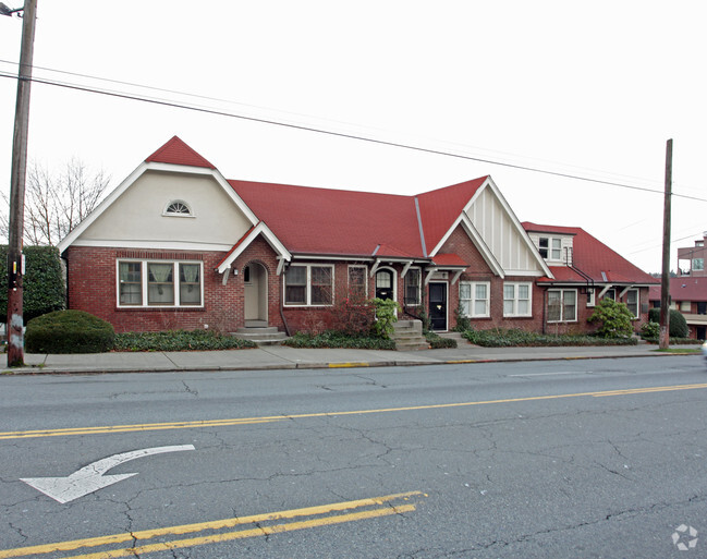 Primary Photo - Roanoke Court Rental