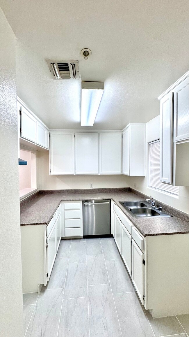 Building Photo - 6334 Denny Ave Unit 7