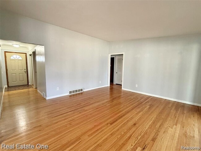 Photo - 6845 Plainfield St