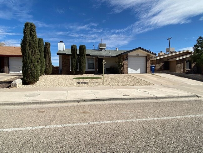 Building Photo - East El Paso 2 bed/1.5 Bath 1 car garage
