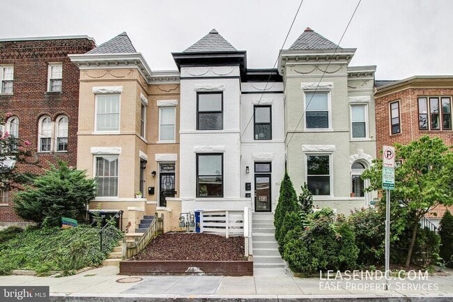 Building Photo - 1626 Monroe St NW Unit #1