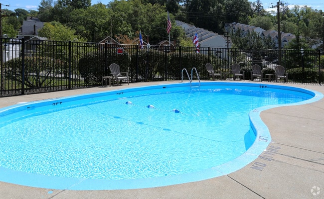 Pool - Grandin Bridge Apartments
