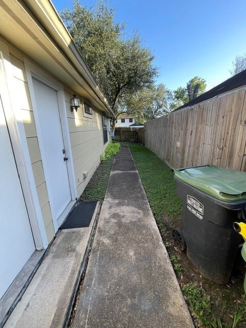 Photo - 1102 Camelot Ln