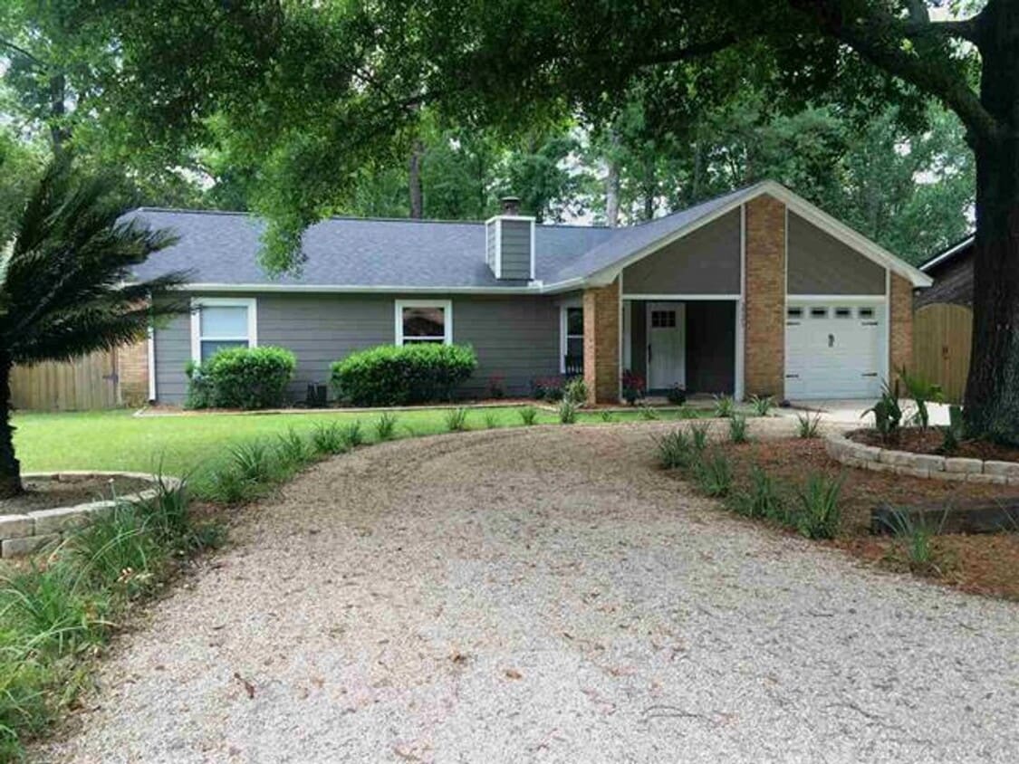 Charming Single-Family Home Available for ... - Charming Single-Family Home Available for ...