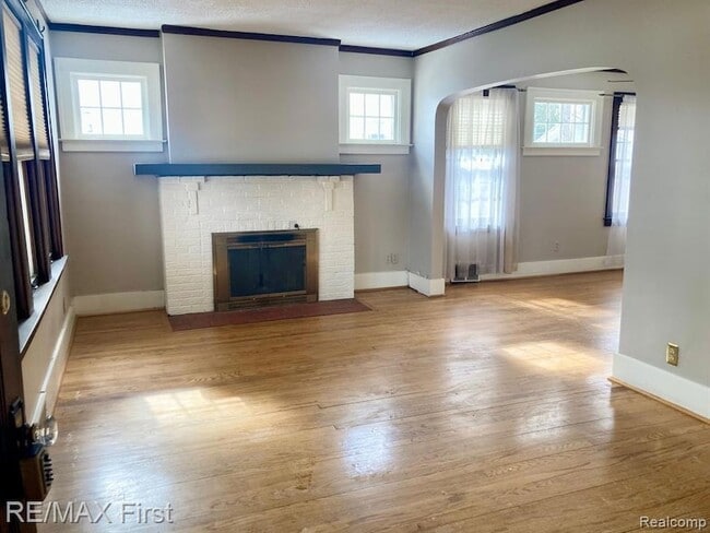 Photo - 220 Oakdale St