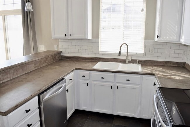 Photo - 442 Kent Dr